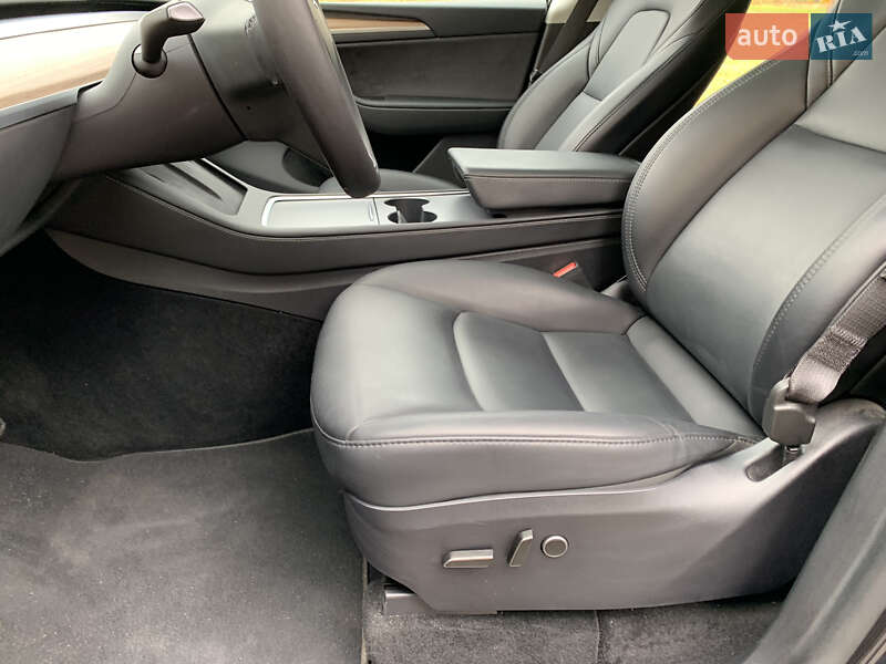 Внедорожник / Кроссовер Tesla Model Y 2024 в Киеве