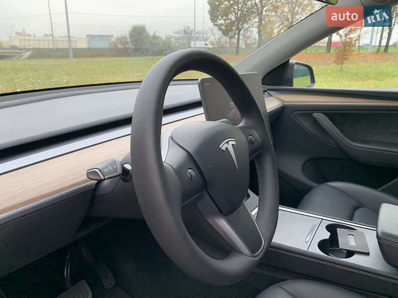 Внедорожник / Кроссовер Tesla Model Y 2024 в Киеве