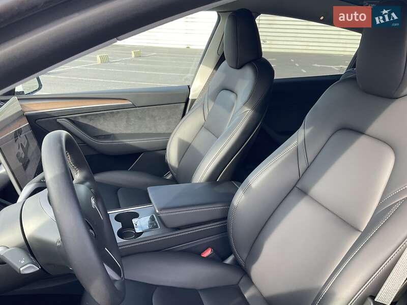 Позашляховик / Кросовер Tesla Model Y 2024 в Львові фото 18 Позашляховик / Кросовер Tesla Model Y 2024 в Львові