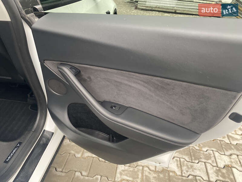 Позашляховик / Кросовер Tesla Model Y 2023 в Києві фото 21 Позашляховик / Кросовер Tesla Model Y 2023 в Києві