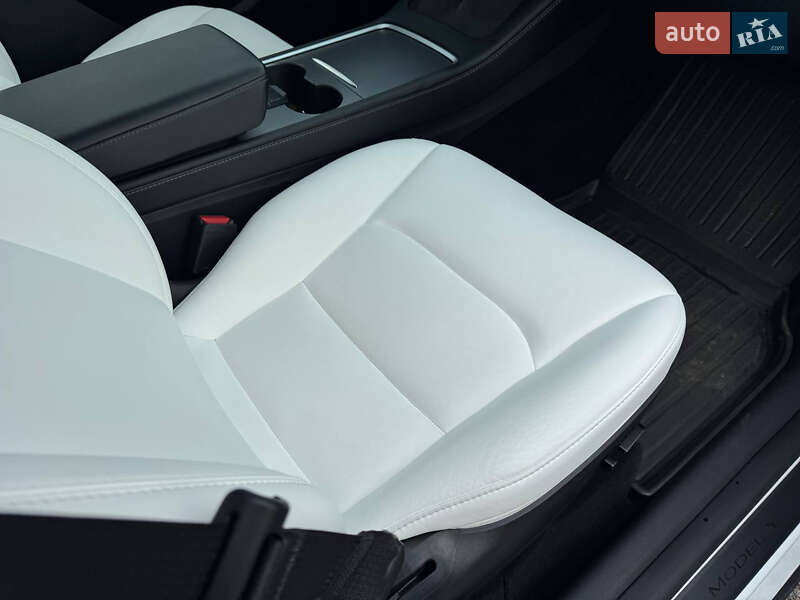 Позашляховик / Кросовер Tesla Model Y 2022 в Стрию