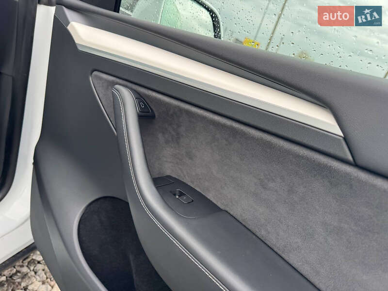 Позашляховик / Кросовер Tesla Model Y 2022 в Стрию