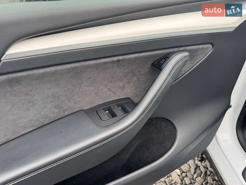 Позашляховик / Кросовер Tesla Model Y 2022 в Стрию