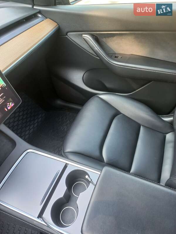 Позашляховик / Кросовер Tesla Model Y 2022 в Дніпрі