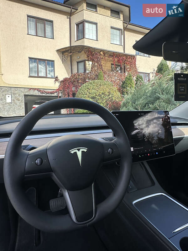 Внедорожник / Кроссовер Tesla Model Y 2023 в Черновцах