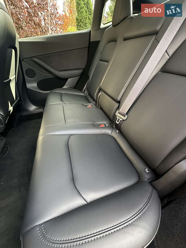 Внедорожник / Кроссовер Tesla Model Y 2023 в Черновцах