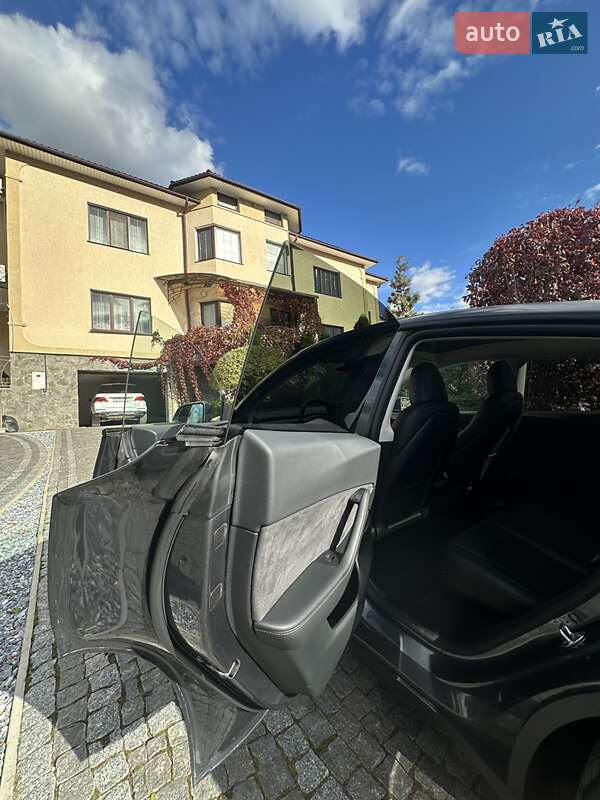 Внедорожник / Кроссовер Tesla Model Y 2023 в Черновцах