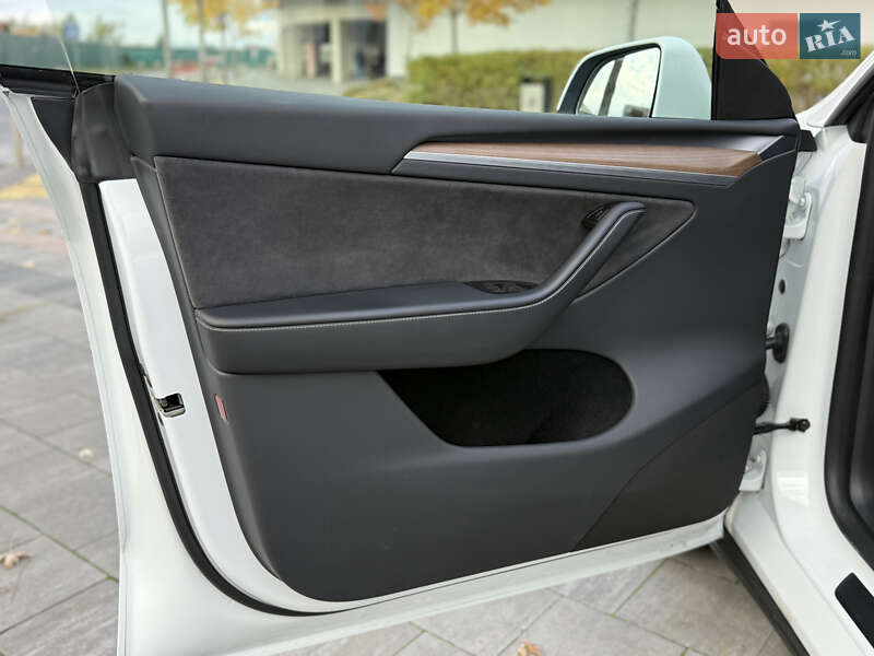 Внедорожник / Кроссовер Tesla Model Y 2023 в Киеве фото 26 Внедорожник / Кроссовер Tesla Model Y 2023 в Киеве