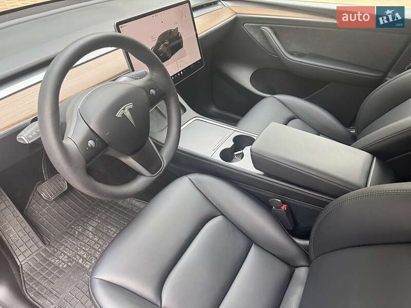 Позашляховик / Кросовер Tesla Model Y 2024 в Кривому Розі