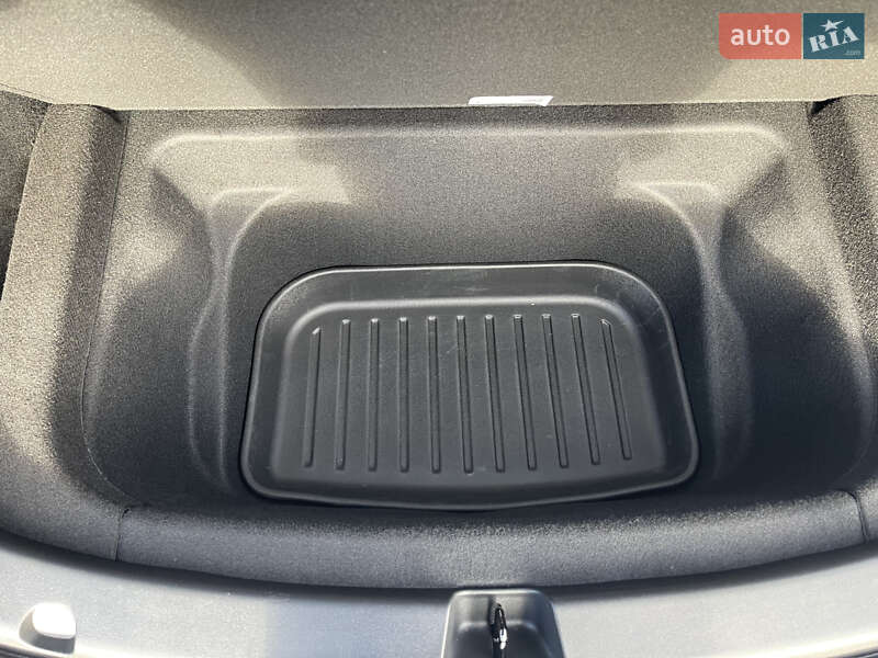 Позашляховик / Кросовер Tesla Model Y 2023 в Києві