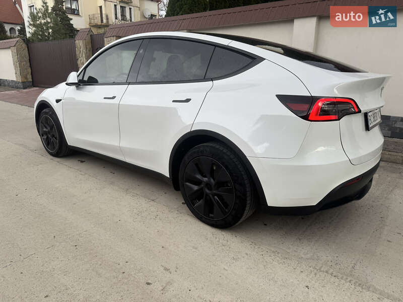 Позашляховик / Кросовер Tesla Model Y 2024 в Львові фото 4 Позашляховик / Кросовер Tesla Model Y 2024 в Львові