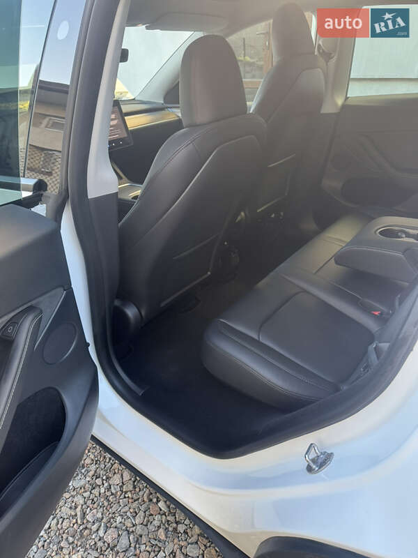 Позашляховик / Кросовер Tesla Model Y 2024 в Львові фото 8 Позашляховик / Кросовер Tesla Model Y 2024 в Львові