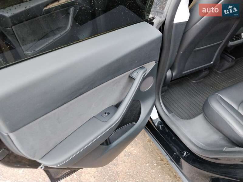 Позашляховик / Кросовер Tesla Model Y 2023 в Києві фото 25 Позашляховик / Кросовер Tesla Model Y 2023 в Києві