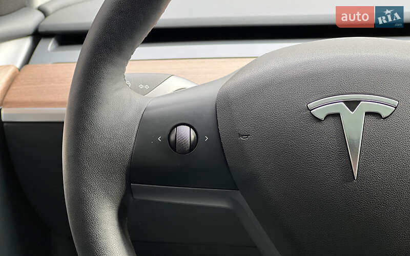 Внедорожник / Кроссовер Tesla Model Y 2024 в Львове