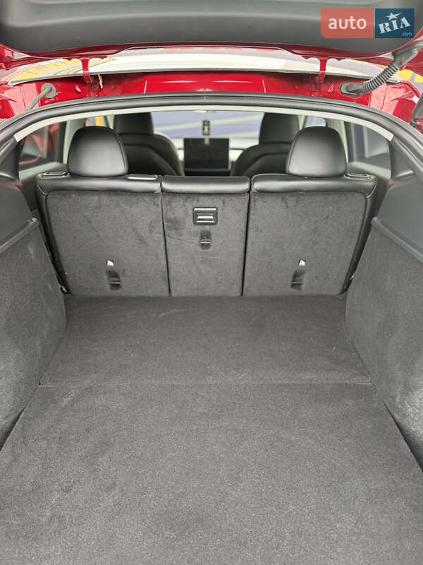 Позашляховик / Кросовер Tesla Model Y 2024 в Стрию