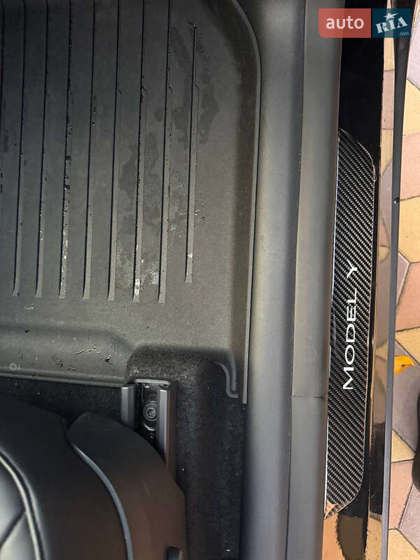 Позашляховик / Кросовер Tesla Model Y 2024 в Києві