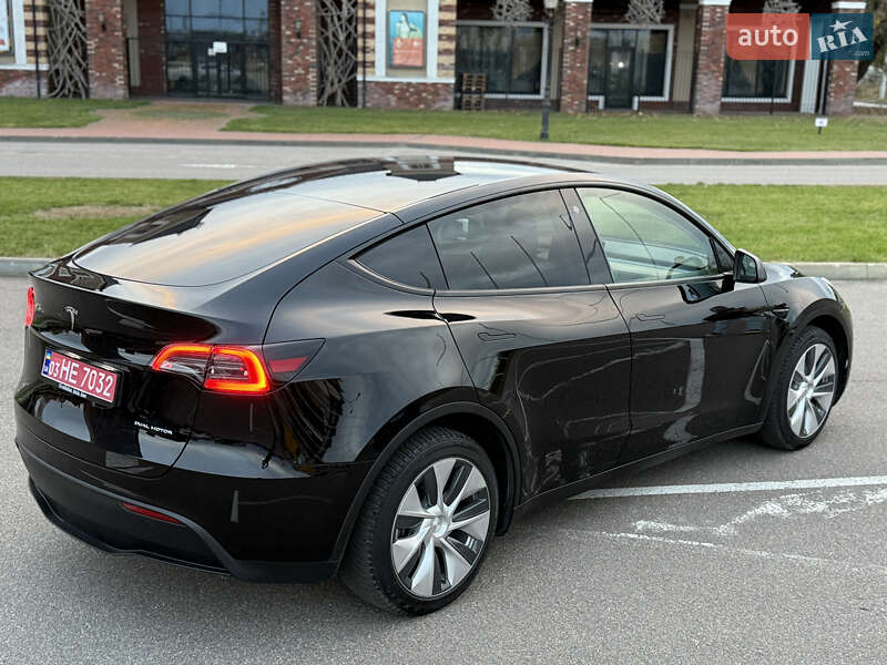 Внедорожник / Кроссовер Tesla Model Y 2023 в Киеве