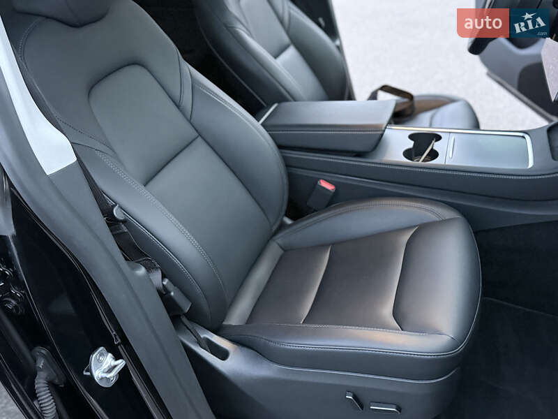 Внедорожник / Кроссовер Tesla Model Y 2023 в Киеве