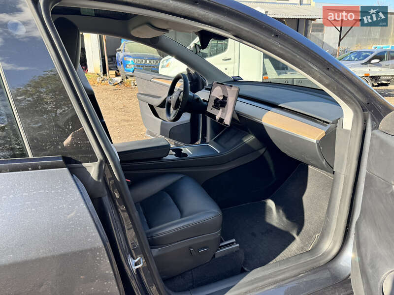 Позашляховик / Кросовер Tesla Model Y 2023 в Рівному фото 30 Позашляховик / Кросовер Tesla Model Y 2023 в Рівному