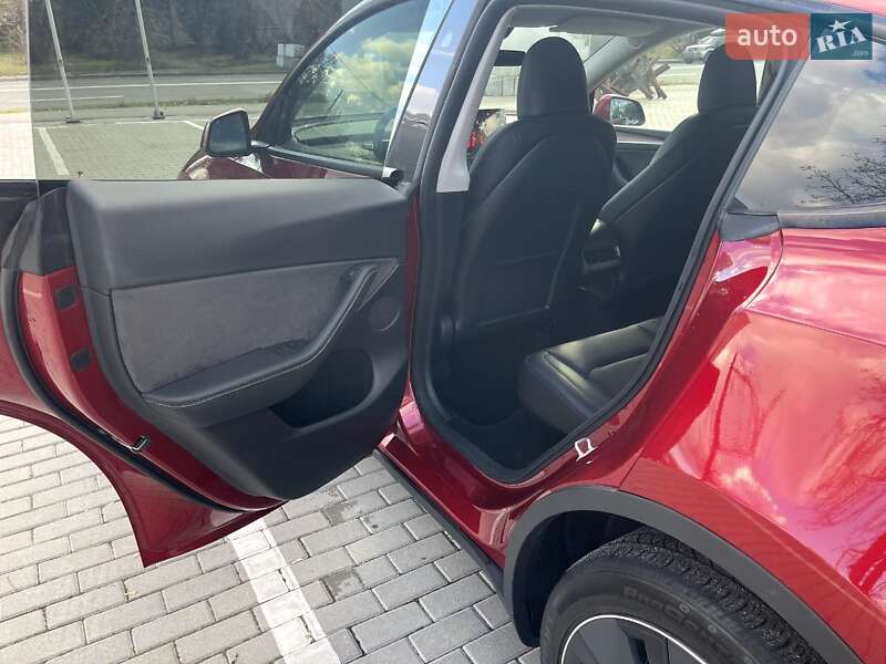 Позашляховик / Кросовер Tesla Model Y 2024 в Харкові фото 14 Позашляховик / Кросовер Tesla Model Y 2024 в Харкові