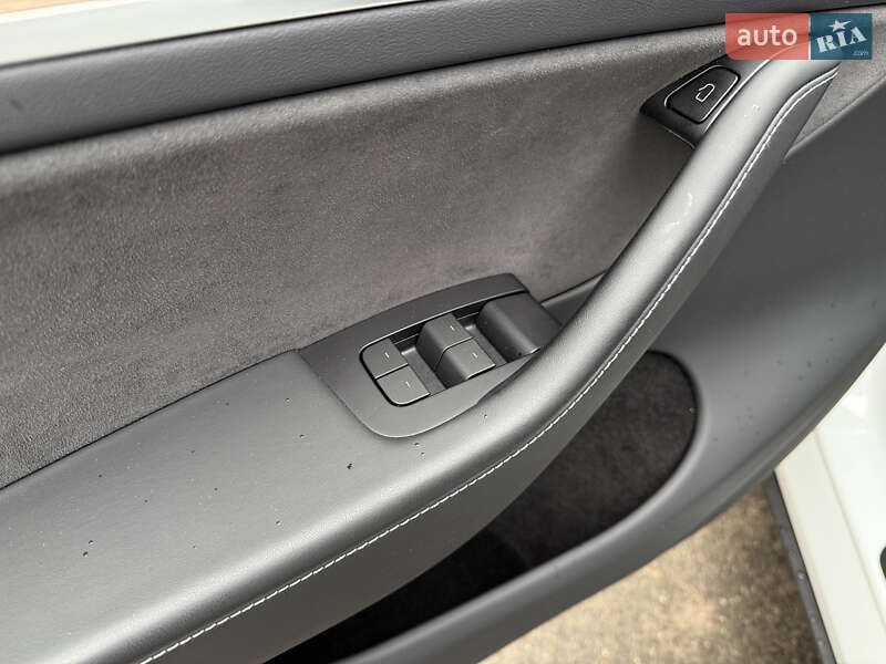 Позашляховик / Кросовер Tesla Model Y 2022 в Києві фото 15 Позашляховик / Кросовер Tesla Model Y 2022 в Києві