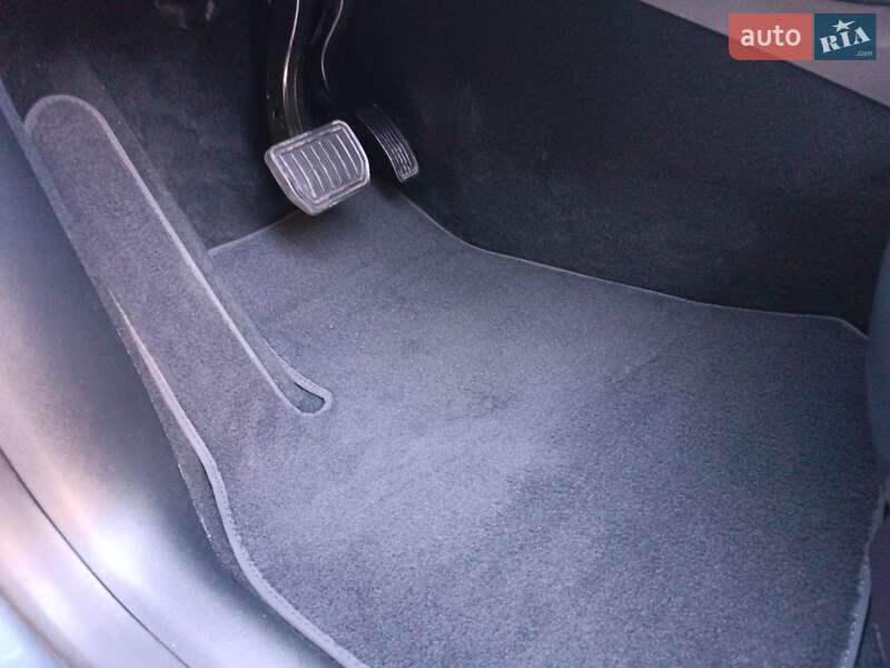 Позашляховик / Кросовер Tesla Model Y 2023 в Дніпрі