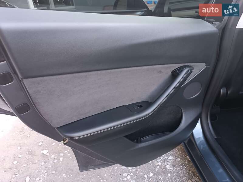 Позашляховик / Кросовер Tesla Model Y 2023 в Дніпрі