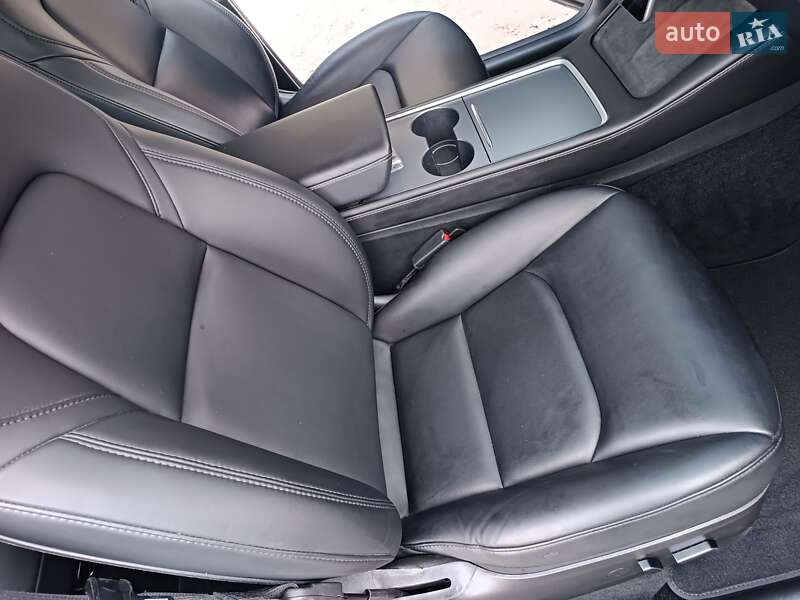 Позашляховик / Кросовер Tesla Model Y 2023 в Дніпрі