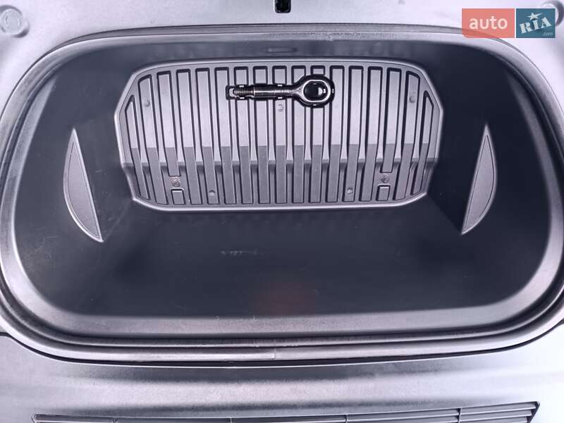 Позашляховик / Кросовер Tesla Model Y 2023 в Дніпрі