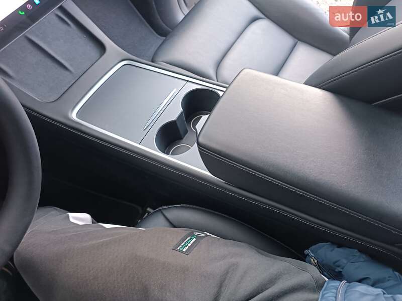 Позашляховик / Кросовер Tesla Model Y 2023 в Дніпрі