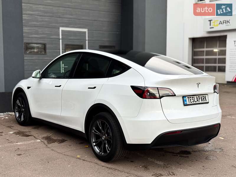 Позашляховик / Кросовер Tesla Model Y 2024 в Києві