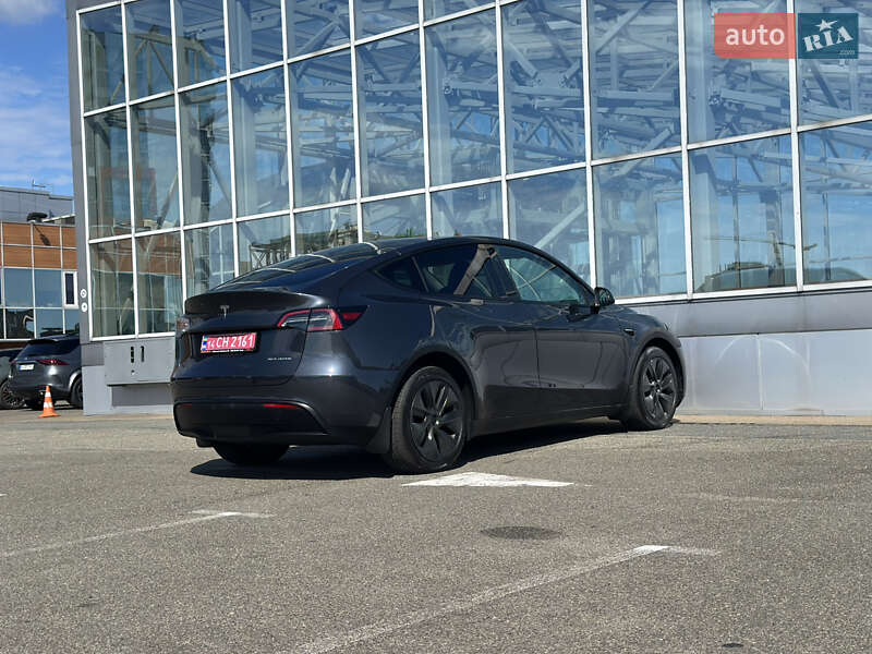 Позашляховик / Кросовер Tesla Model Y 2024 в Києві фото 23 Позашляховик / Кросовер Tesla Model Y 2024 в Києві