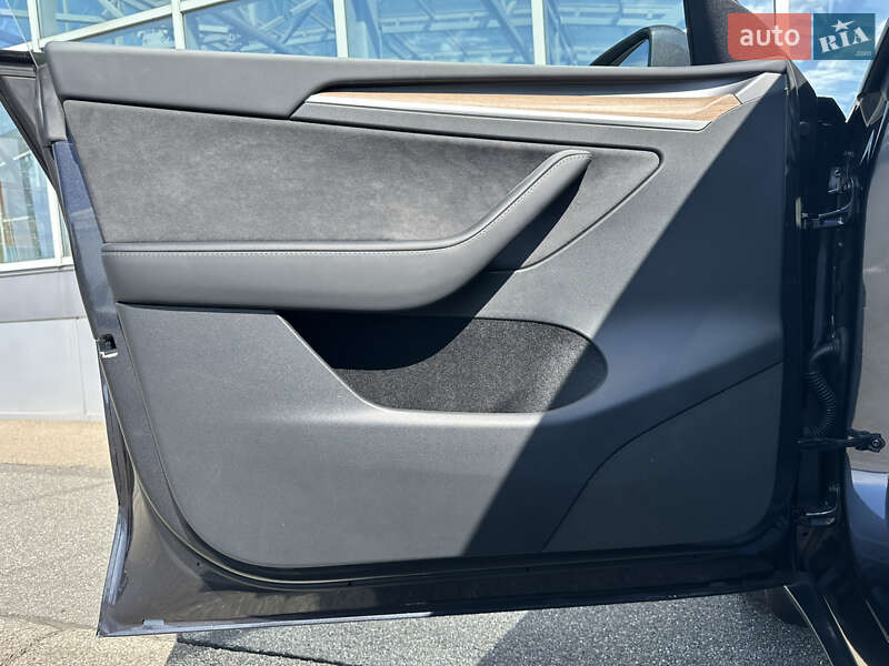Позашляховик / Кросовер Tesla Model Y 2024 в Києві фото 28 Позашляховик / Кросовер Tesla Model Y 2024 в Києві