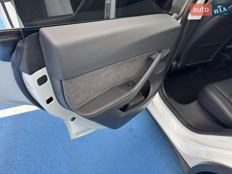 Позашляховик / Кросовер Tesla Model Y 2022 в Києві фото 17 Позашляховик / Кросовер Tesla Model Y 2022 в Києві