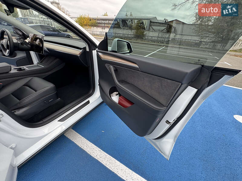 Позашляховик / Кросовер Tesla Model Y 2022 в Києві фото 21 Позашляховик / Кросовер Tesla Model Y 2022 в Києві