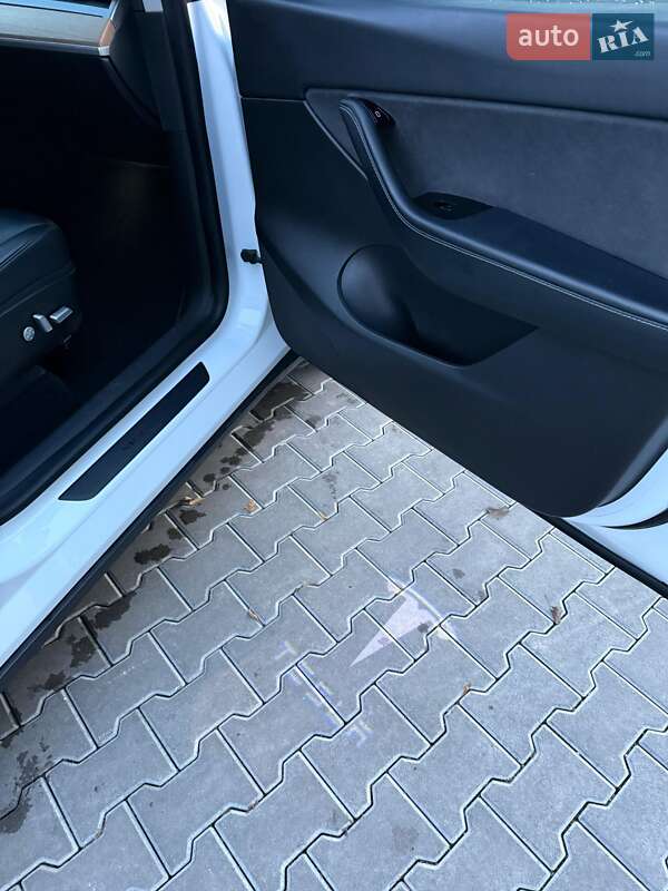 Внедорожник / Кроссовер Tesla Model Y 2020 в Владимире