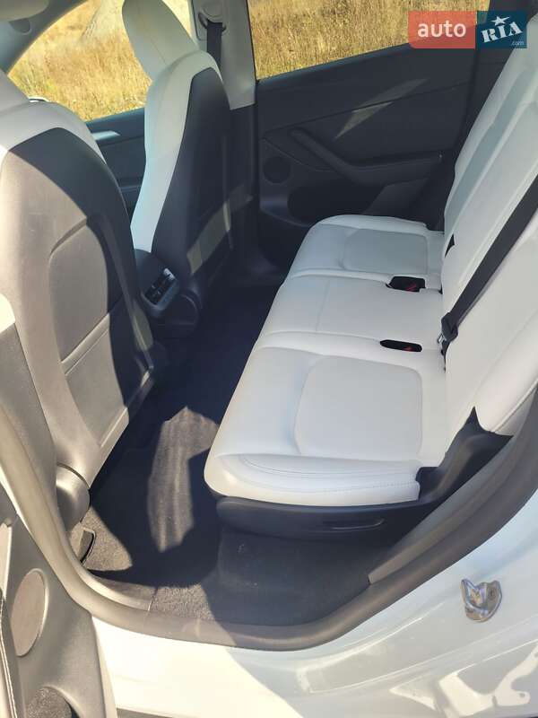 Позашляховик / Кросовер Tesla Model Y 2023 в Львові