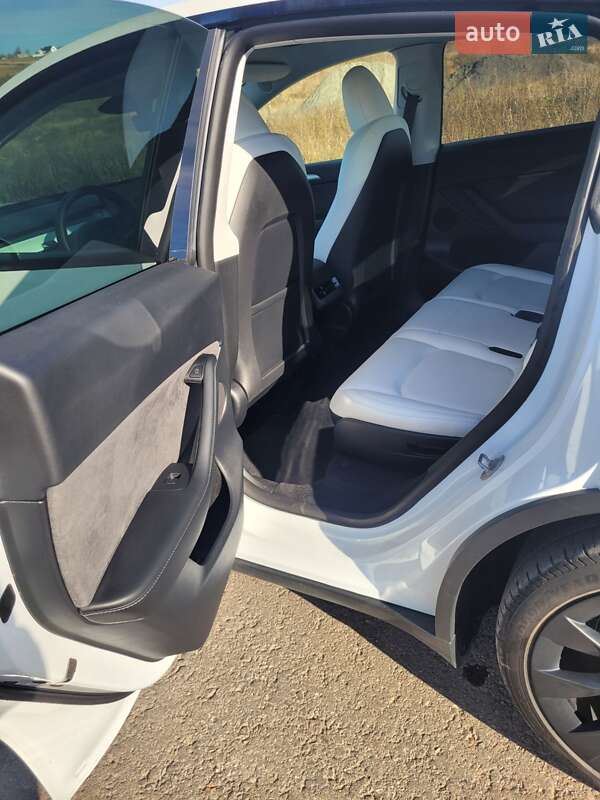 Позашляховик / Кросовер Tesla Model Y 2023 в Львові