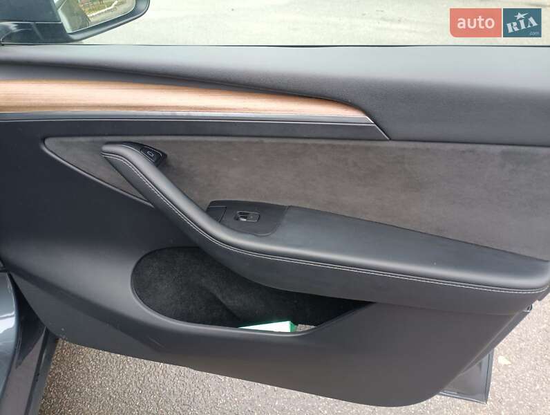 Позашляховик / Кросовер Tesla Model Y 2022 в Харкові фото 19 Позашляховик / Кросовер Tesla Model Y 2022 в Харкові
