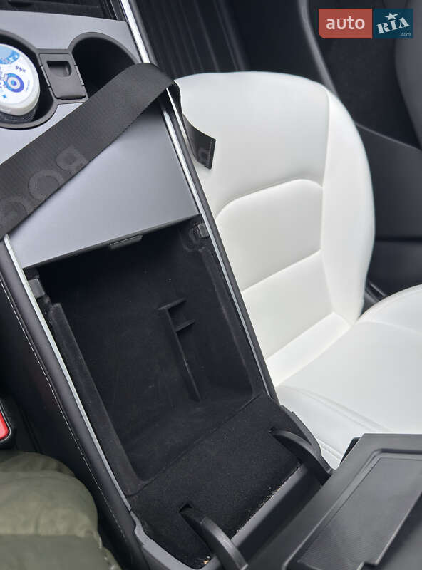 Позашляховик / Кросовер Tesla Model Y 2024 в Києві