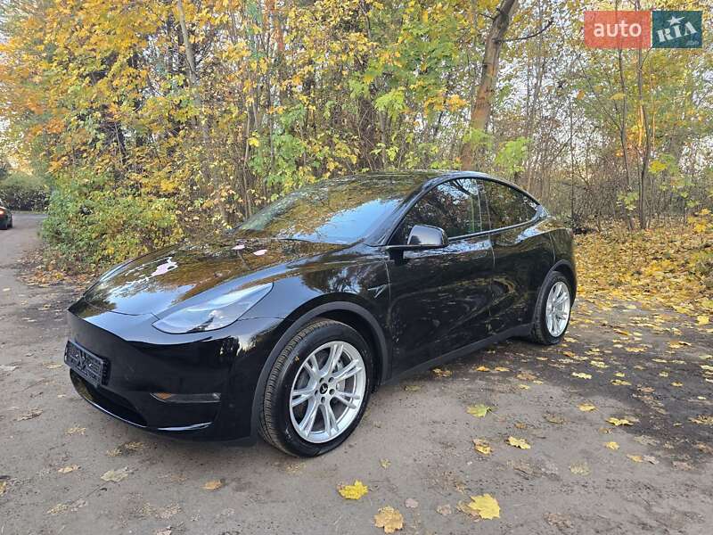 Позашляховик / Кросовер Tesla Model Y 2023 в Львові