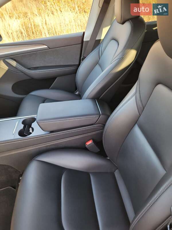 Внедорожник / Кроссовер Tesla Model Y 2023 в Львове