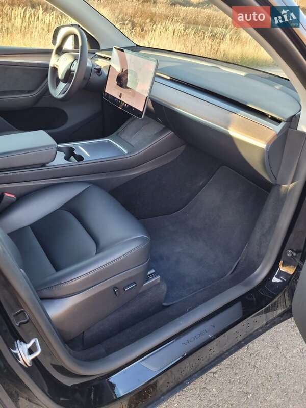 Внедорожник / Кроссовер Tesla Model Y 2023 в Львове