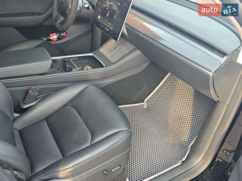 Позашляховик / Кросовер Tesla Model Y 2024 в Києві фото 14 Позашляховик / Кросовер Tesla Model Y 2024 в Києві