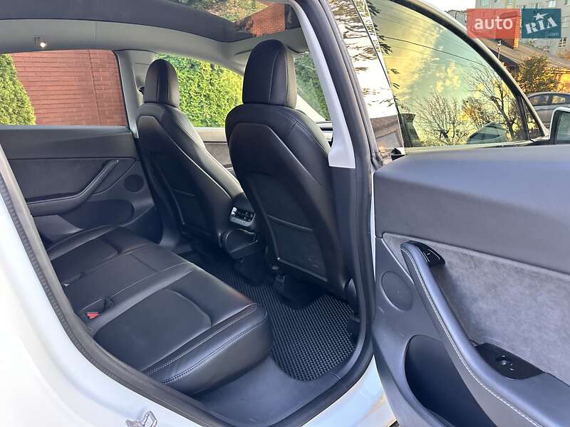 Внедорожник / Кроссовер Tesla Model Y 2020 в Киеве