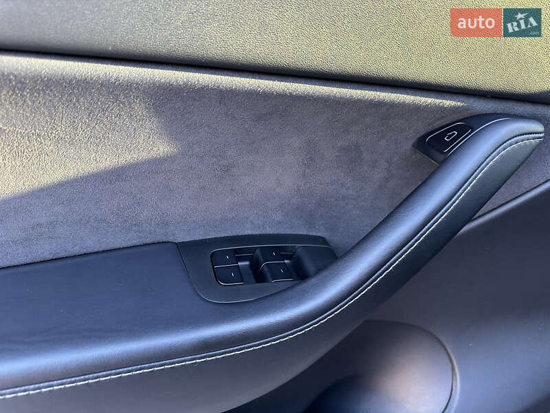 Внедорожник / Кроссовер Tesla Model Y 2021 в Днепре