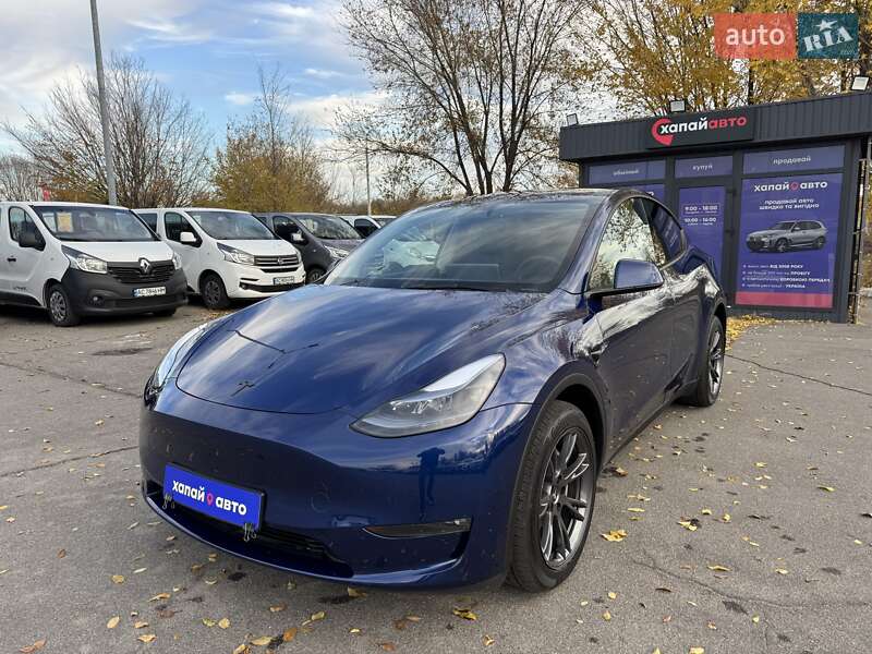 Tesla Model Y 2024