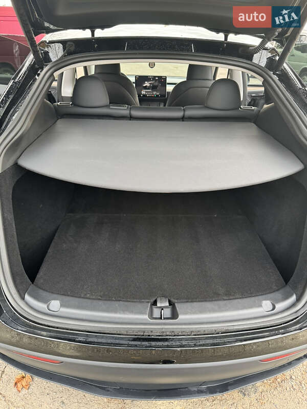 Позашляховик / Кросовер Tesla Model Y 2023 в Рівному фото 10 Позашляховик / Кросовер Tesla Model Y 2023 в Рівному