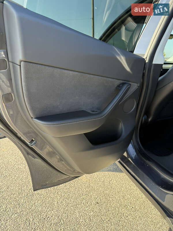 Внедорожник / Кроссовер Tesla Model Y 2021 в Шаргороде