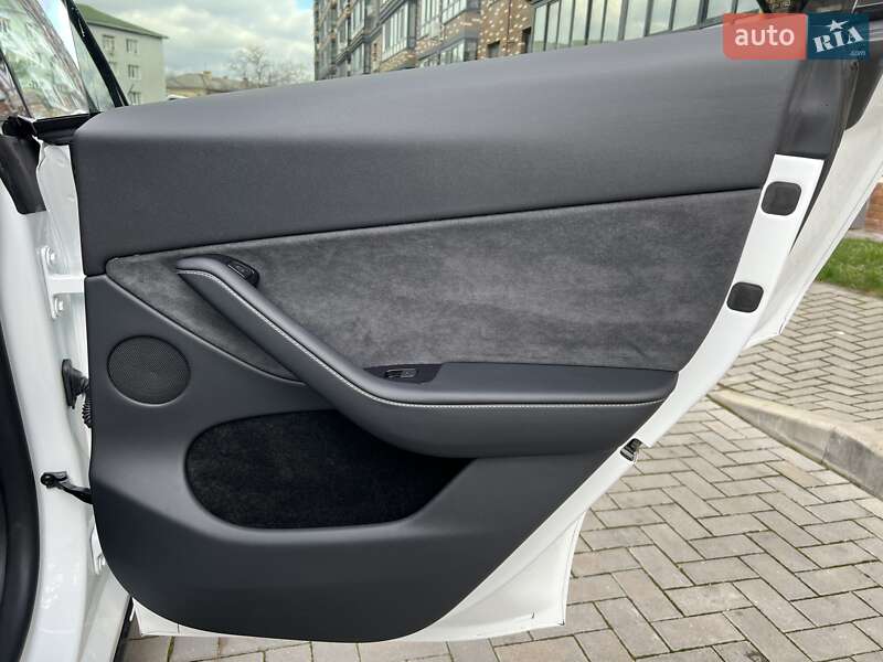 Внедорожник / Кроссовер Tesla Model Y 2024 в Житомире